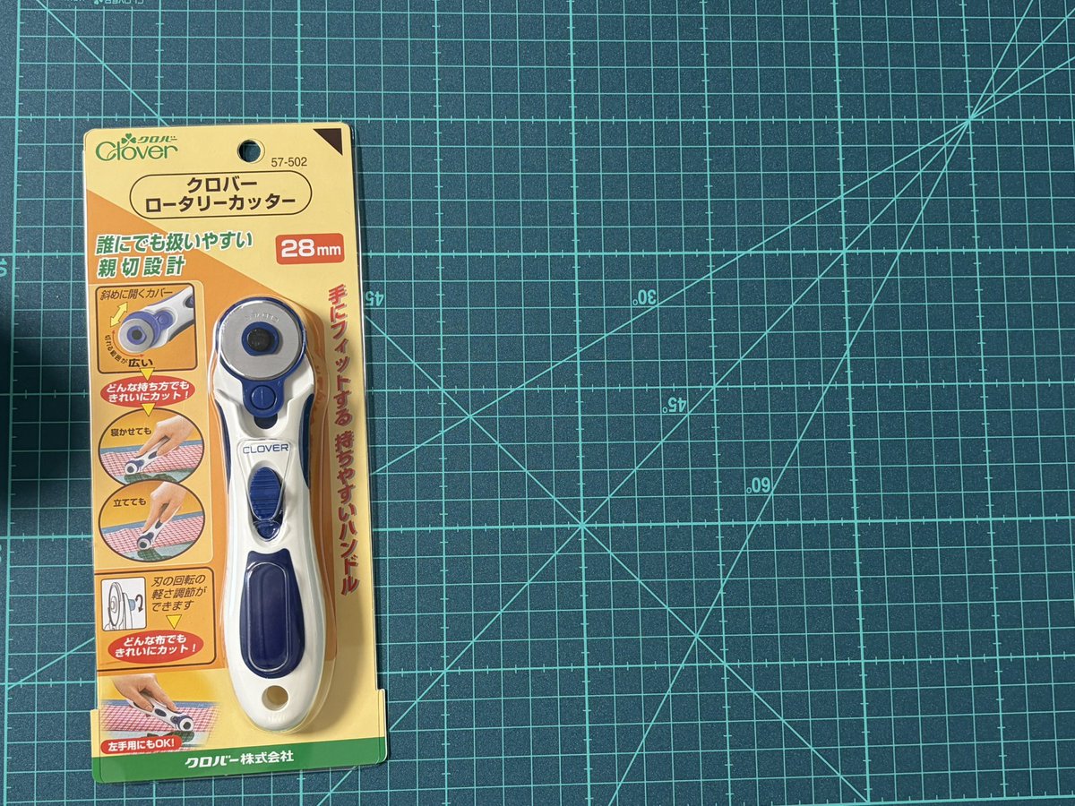 Lf68y's tweet photo. とりあえずマットとカッターだけ買った https://t.co/aBsN1LSJ6u