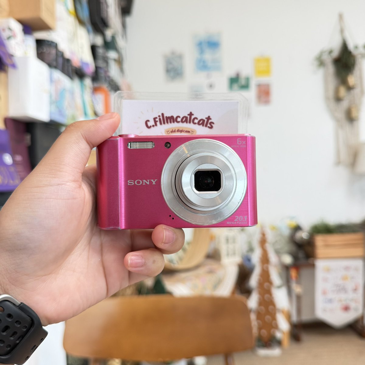 xxnfilmpp's tweet photo. 𓇼 Sony cybershot dsc w810  
( รุ่น K.มาร์คคริส/K.Rei )

ฮิตติดตลาดตลอดไป น้องเต็มระบบ แฟลชติด จอไม่ย่น ซูมลื่น ปุ่มไม่รวน ภาพคมชัดสวยทุกมุม! บอดี้มีริ้วรอยทั่วไปน้อยม้ากก

𓏔 Price  :  2️⃣,9️⃣9️⃣0️⃣ free shipping
𓏔 กล้อง แบตแท้ และสายคล้อง

𓏔 ตำหนิ : -

#กล้องดิจิตอล #กล้องดิจิตอลมือสอง #กล้องดิจิตอลคอมแพค