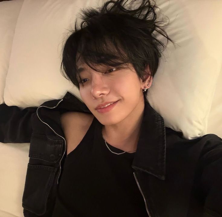 withlaurve's tweet photo. taesjae/meongsan dunia jungkir balik one tweet au. https://t.co/gD2PaA0i34