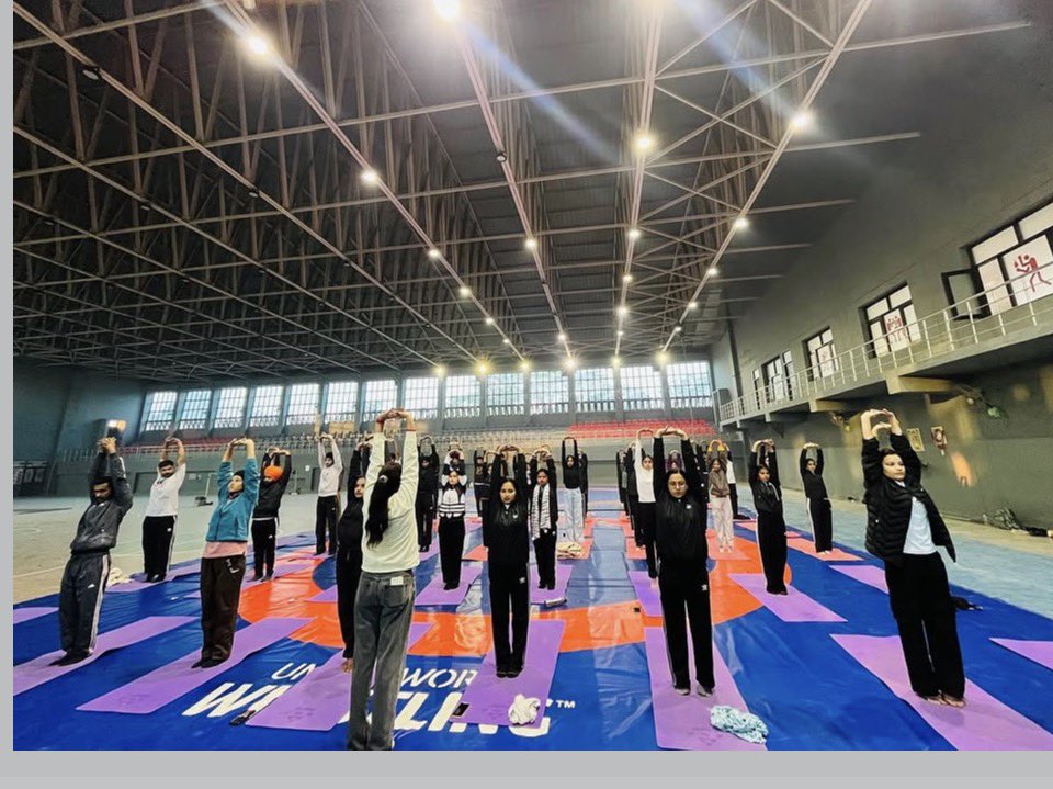NiSha3305's tweet photo. Rooted like a tree, free like the wind.🌸
#cmdy
#cmdiyogshala
#fatehgarhsahib
#yogainspiration
#governmentofpunjab https://t.co/xruWQCcU4p