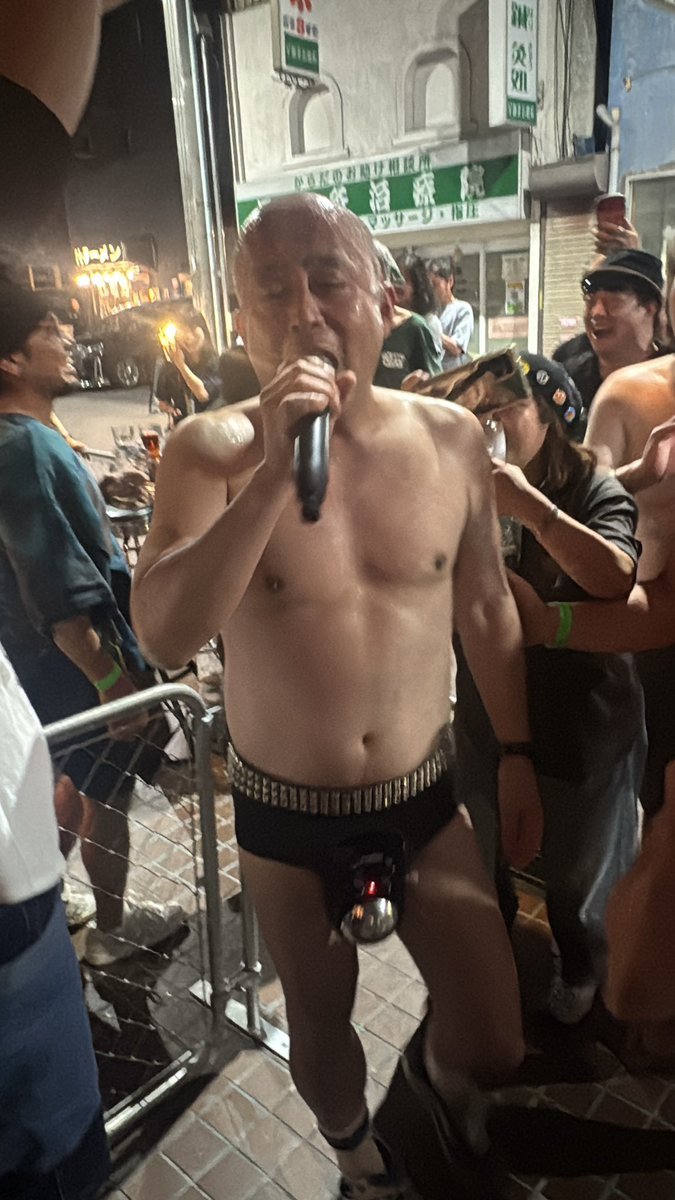 majiden's tweet photo. 場外出るな😂
（ライブ中です） https://t.co/UPYwPQQluN