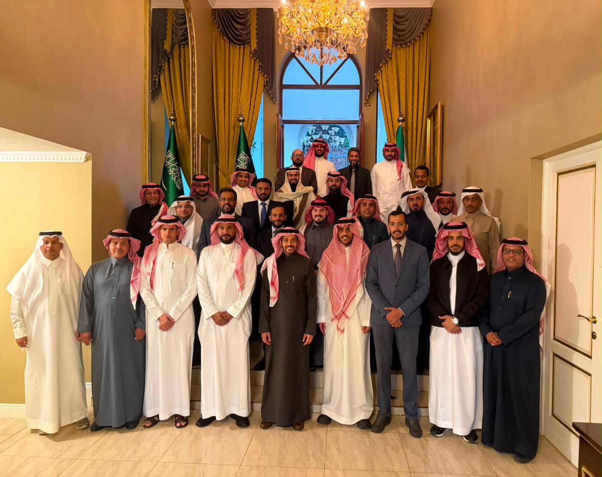 KSAembassyza's tweet photo. أقام سعادة السفير/ فيصل بن فلاح الحربي، حفل غداء في البيت السعودي احتفاءً بعدد من الزملاء الذين انتهت فترة إيفادهم لدى السفارة في جمهورية جنوب أفريقيا.
وبهذه المناسبة أثنى سعادة السفير على الزملاء المنقولين مشيداً بإخلاصهم وتفانيهم في أداء مهامهم، وتمنى لهم دوام التوفيق في مسيرتهم العملية القادمة.