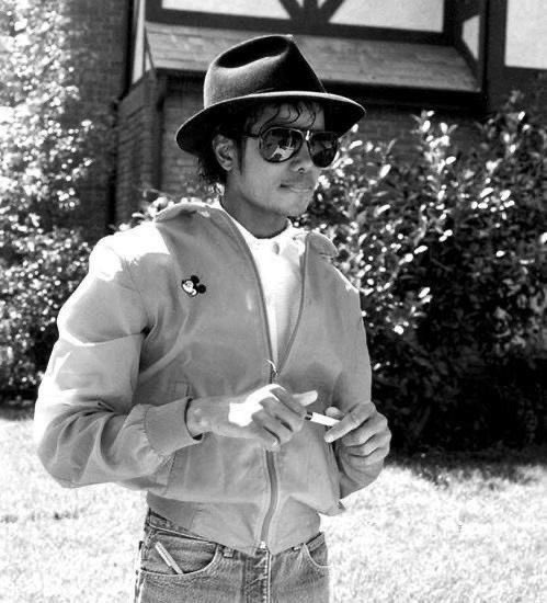 tellemthatits's tweet photo. the sunglasses STAY ON! https://t.co/aIUC4PW9gE