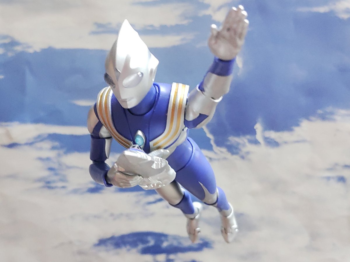 inouzero_dxd's tweet photo. #夜のフィギュア撮影会

テーマ｢フリー｣

もっと高く！　take me higher

#ウルトラマンティガ https://t.co/N2fTpWdBVE