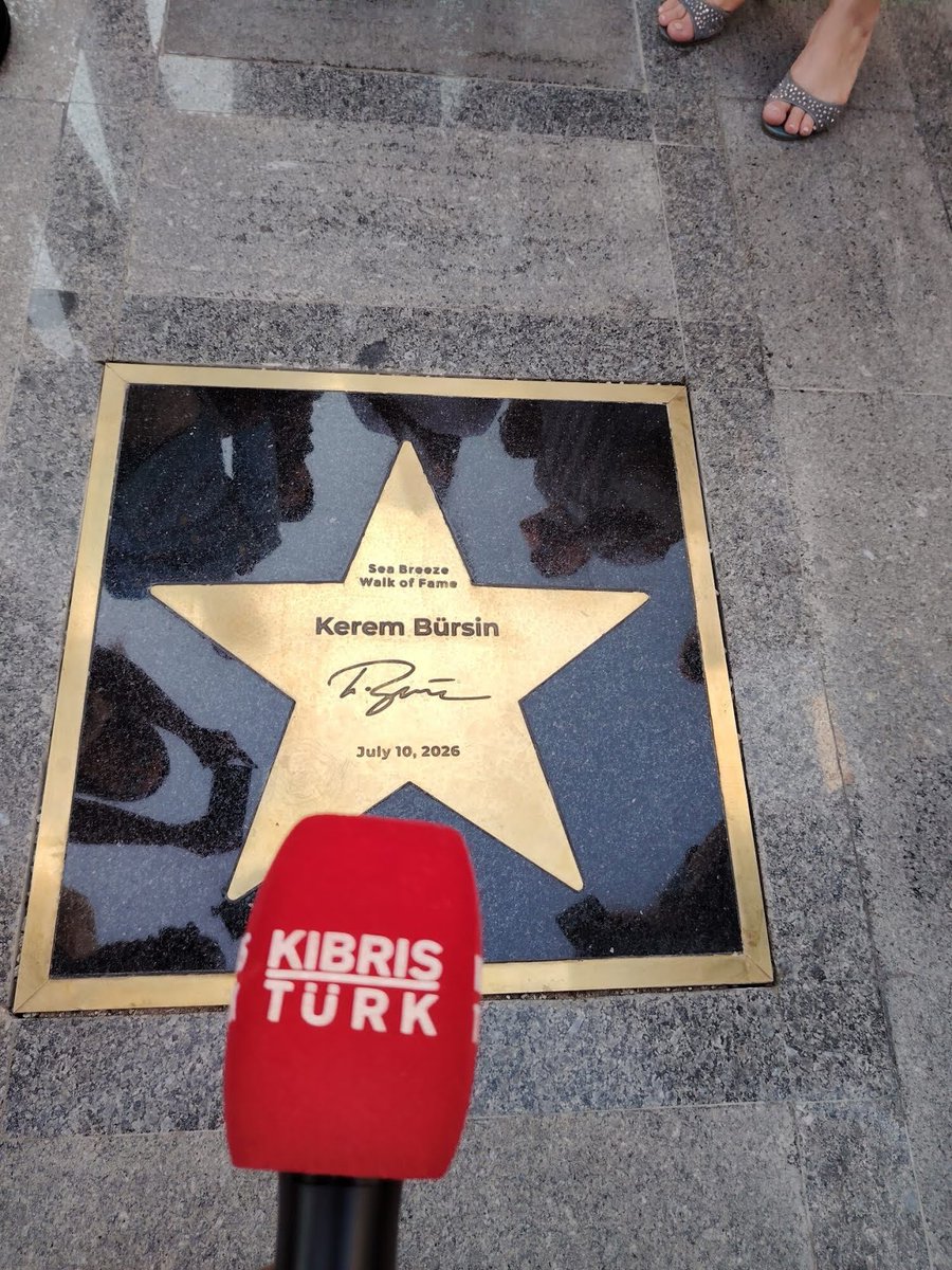 ela_b75225's tweet photo. KEREM BÜRSİN, SEABREEZE’DE HAYRANLARIYLA BİR ARAYA GELDİ 🌟

#KeremBürsin
#KeremBürsinBaküde 
 https://t.co/agF9ounOM0 https://t.co/yqgUZiHLl0