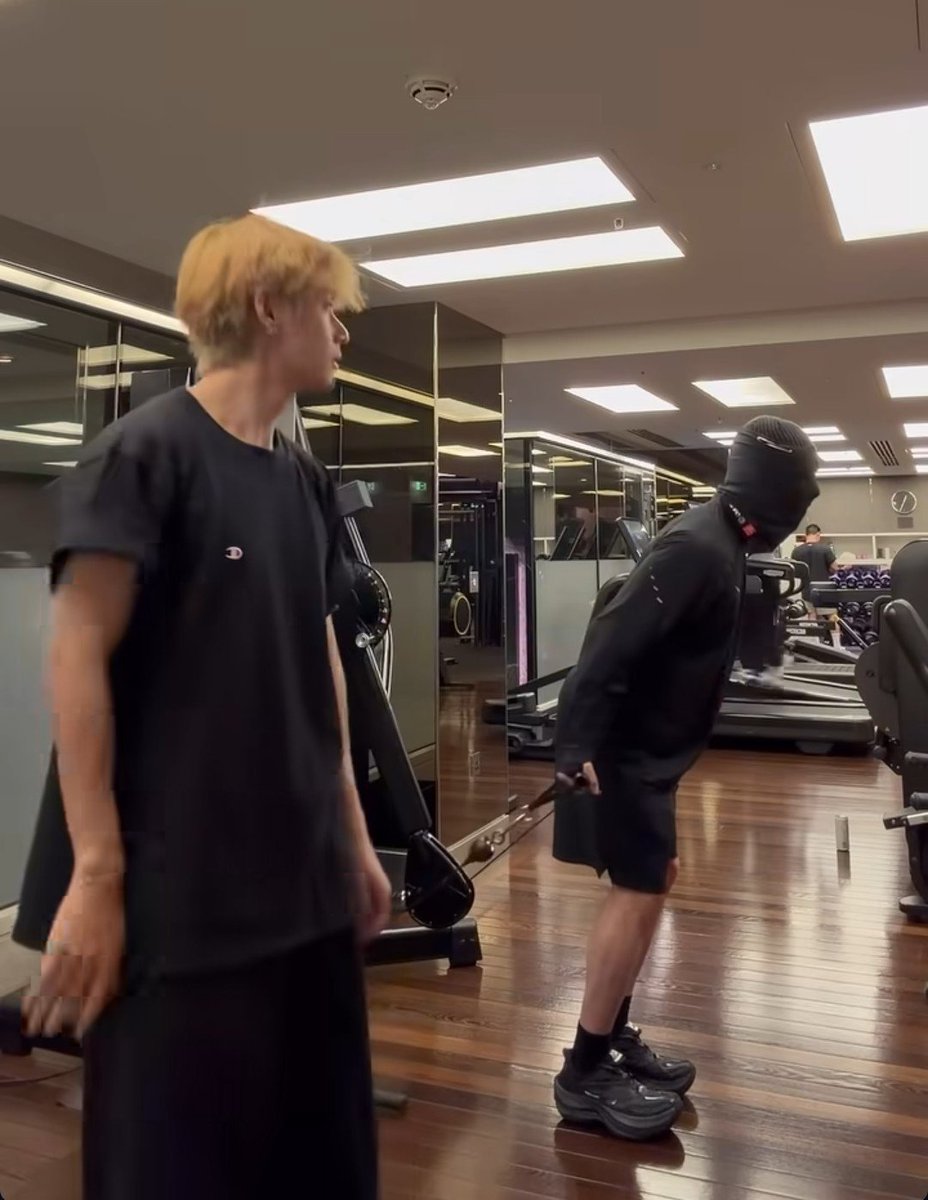sanjunacore67's tweet photo. YAY TAEKOOK MATCHING IN GYM😈😛😏 https://t.co/ANFRT51k7c