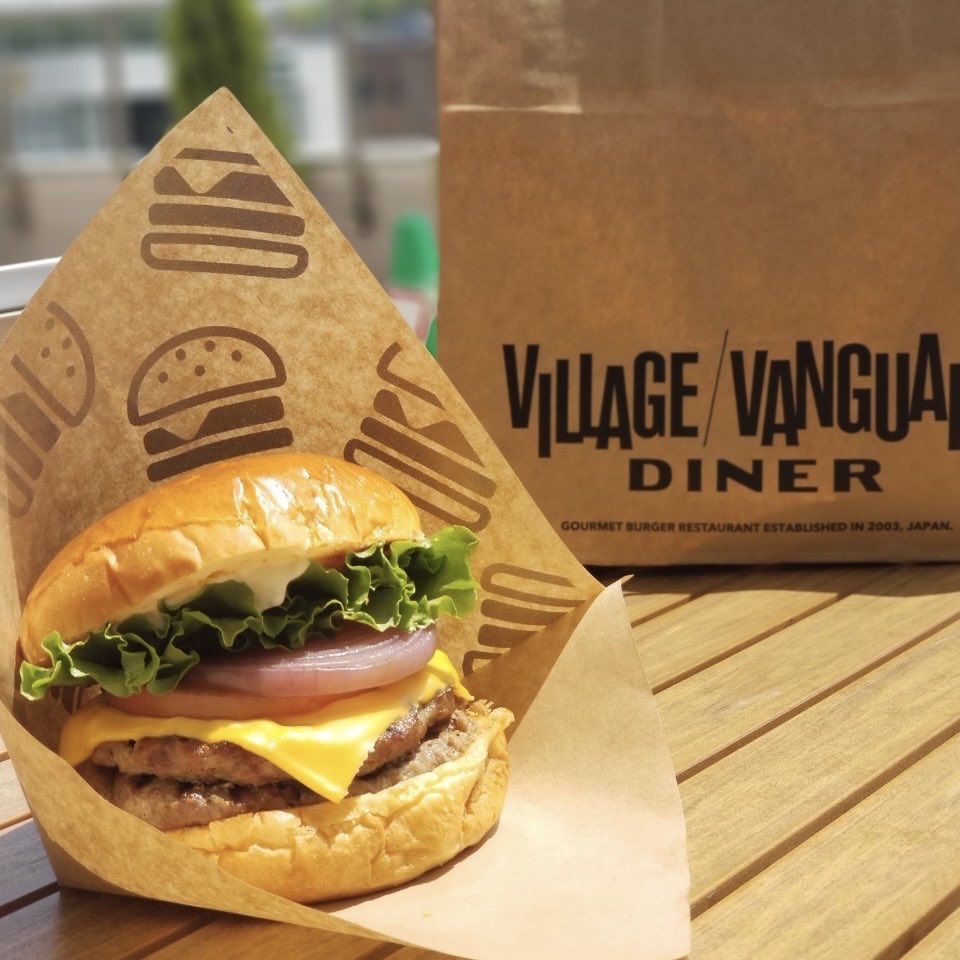 vvd_lake_new's tweet photo. 明日まで😊
#パティ #増量 が #お得 🍔
#期間限定 #ラム &amp; #チーズ #バーガー もパティ増やせます🔥
#Wチーズ #バーガー もお得に😆
 #テイクアウト も出来ます🛍️
#ヴィレッジヴァンガードダイナー #レイクタウン #越谷イオンレイクタウンmori https://t.co/jZa7UdUs9Y