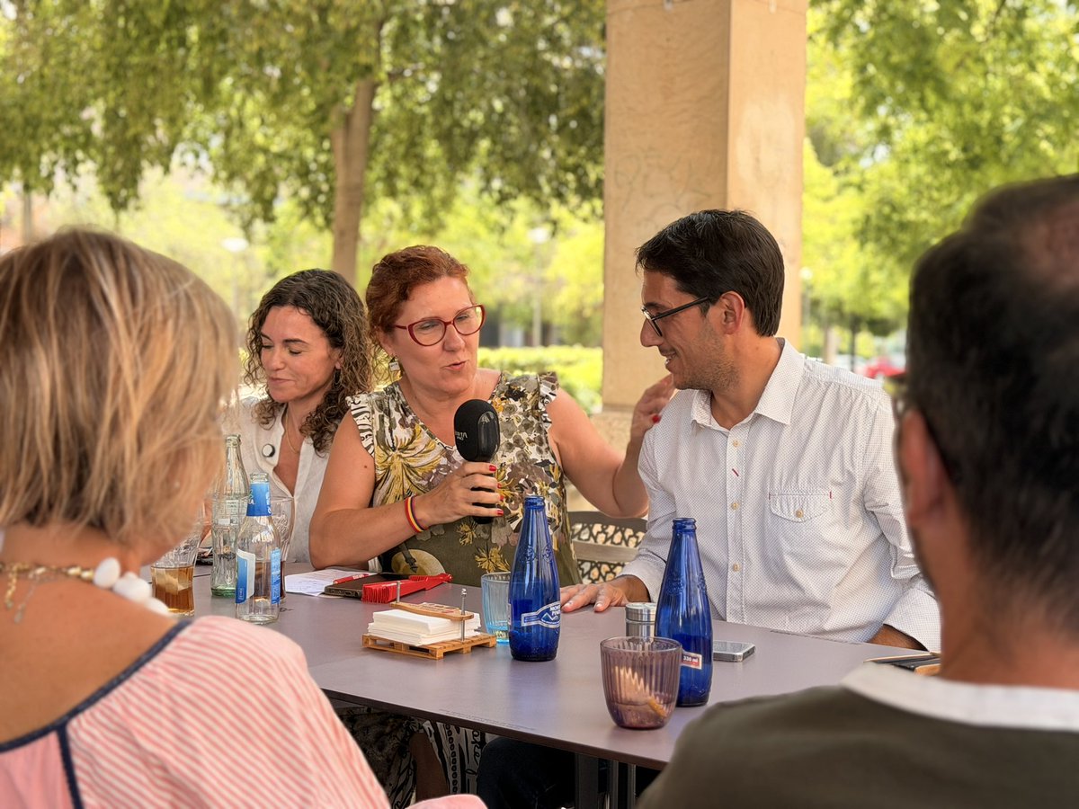 Iagonegue's tweet photo. Després del matí al carrer, hem compartit un cafè amb els companys i les companyes de @Palmaeixample 

Una estona per conversar, escoltar-nos i continuar sumant idees i il·lusió per seguir construint el millor projecte per a Palma.

🌹 Palma la feim entre tots i totes. https://t.co/SLOd324h4b