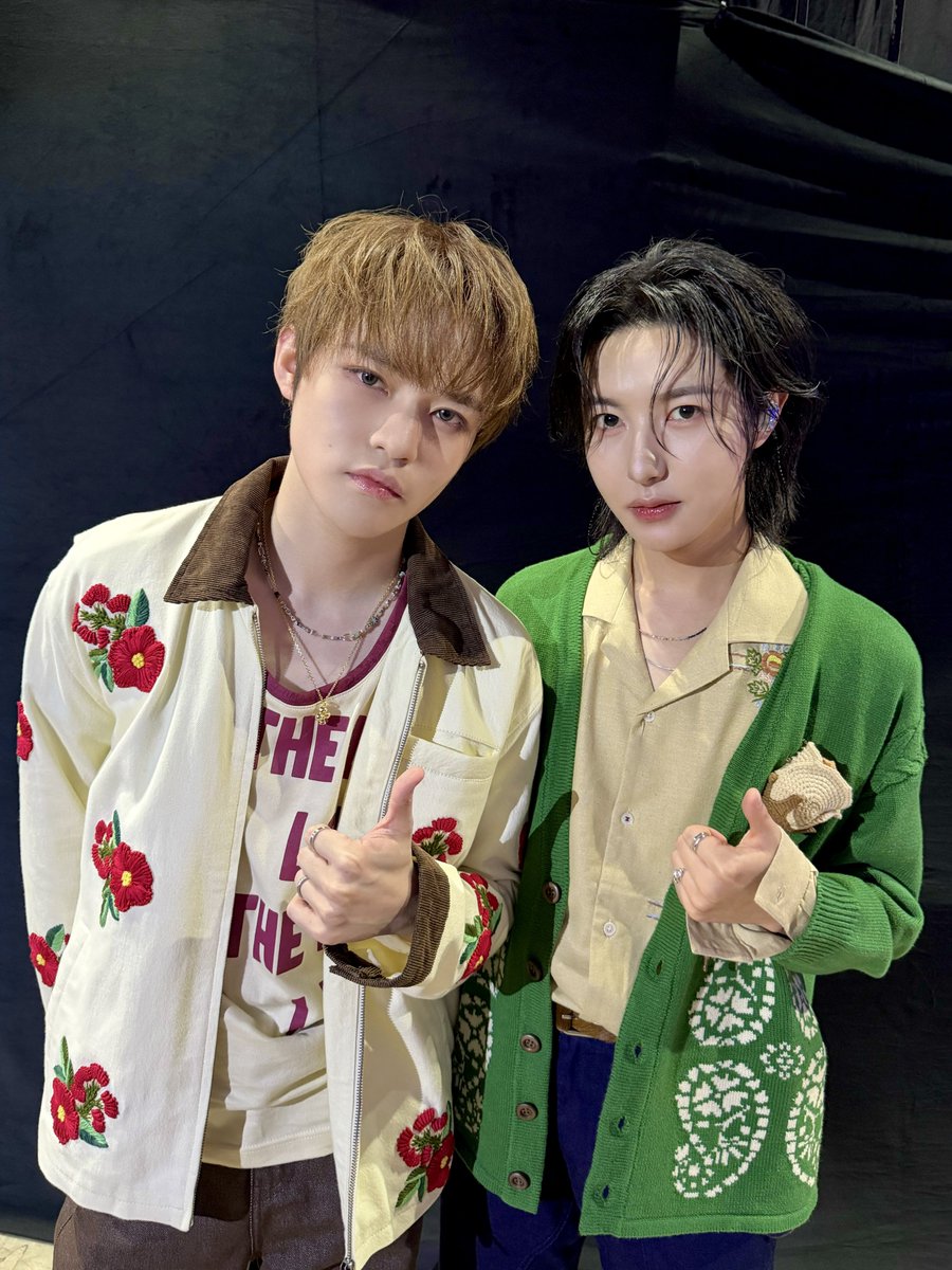 NCTsmtown's tweet photo. 저희 집들이 오신걸 환영합니당 모두 재밌는시간 보내길~~~~~

期待和大家的搬家派对～～～希望大家一起玩的开心～！

EVERYTHING, ALL AT ONCE, NEO
https://t.co/cXqEtSCTSI

#CHENLE 
#RENJUNCHENLE_ROOMMATE #BEIJING
#NCT #NCTDREAM #NCT_10TH_ANNIVERSARY https://t.co/IigY2xy1OB