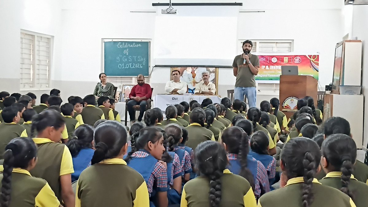 iplab_bhavnagar's tweet photo. Celebrating the genius of Nikola Tesla! ⚡️ A fascinating "Tesla Wireless Electricity Demonstration" was organized at Sant Kanwar Ram High School, Bhavnagar. Students got a firsthand look at the magic of wireless power transmission! 🔬💡#NikolaTeslaDay #WirelessElectricity #STEM https://t.co/5mBTPluOb3