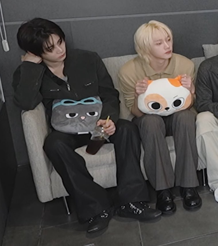 kkeiomchiz's tweet photo. again😭 its so cute istg https://t.co/y2dTgZUWmI