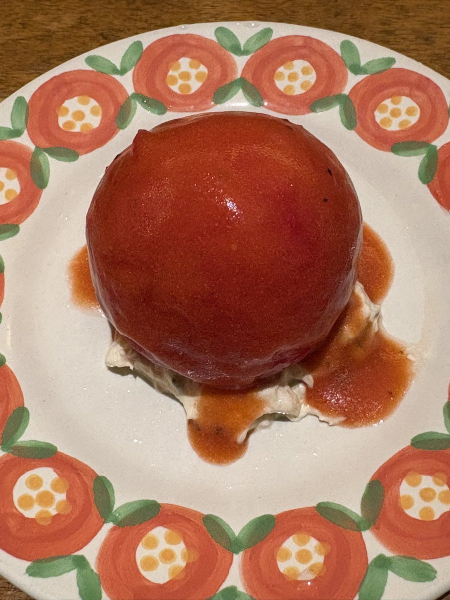 harutoyu_31's tweet photo. これはおいしかった夜ご飯
サーモン好き
ティラミスも好き
まるごとトマトもおいしかった https://t.co/HEXQ216EOG