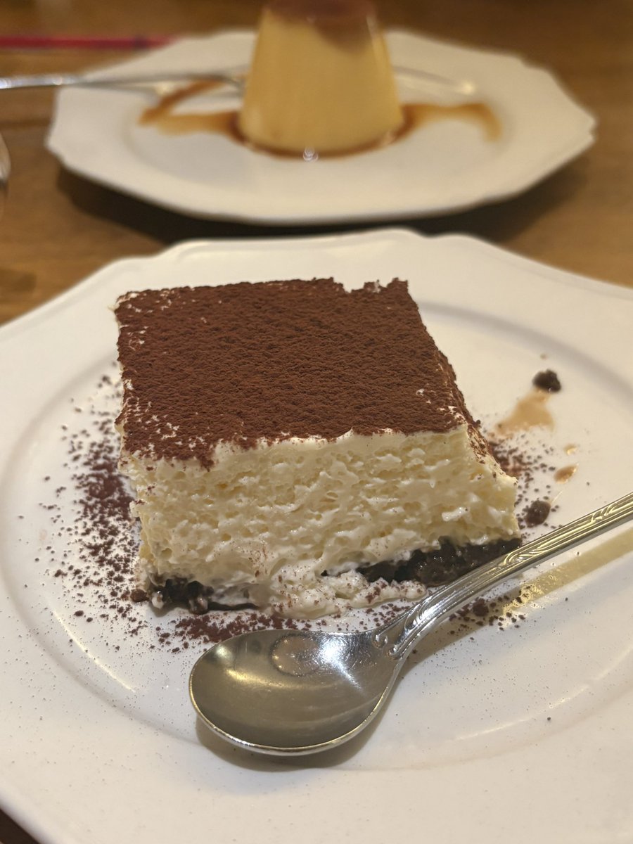 harutoyu_31's tweet photo. これはおいしかった夜ご飯
サーモン好き
ティラミスも好き
まるごとトマトもおいしかった https://t.co/HEXQ216EOG