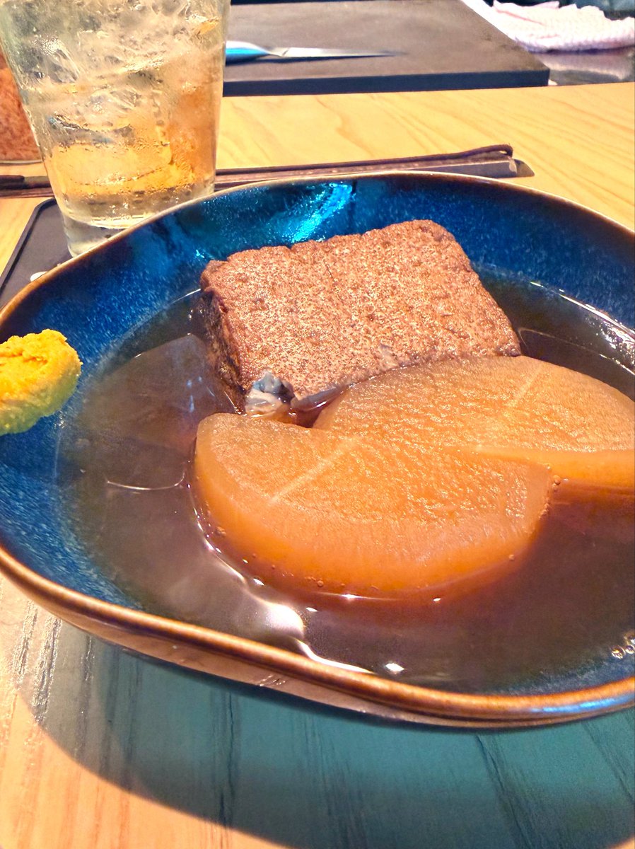 raysgsg_'s tweet photo. 再訪。本マグロの串焼きが羊串みたいにクミンが効いた味つけだった。予想外だが美味い(でも良いマグロだからシンプルな味でも食べたいと思いつつ)。おでんは安定に美味い。小一時間でサクッと1人飲み。
https://t.co/MwekrJK0uI https://t.co/54jMHyc4du