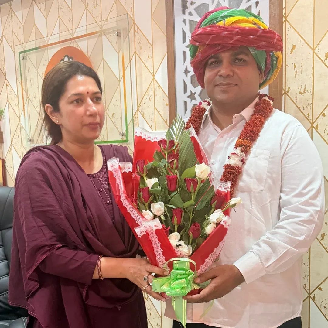 RakeshKhandela's tweet photo. चौमूँ विधानसभा के यूथ कांग्रेस के महासचिव, अजीज मित्र भाई @KrishanKumarIYC  जी को जन्मदिवस की हार्दिक बधाई एवं शुभकामनाएँ। मैं ईश्वर से आपके उत्तम स्वास्थ्य एवं दीर्घायु होने की कामना करता हूँ।
@drshikhameel
#HappyBirthday 🎂 https://t.co/r8KMts5IjZ