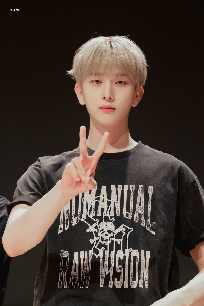 Blanc_1005's tweet photo. 260709 프롬스토어

#EPEX #이펙스 #BAEKSEUNG #백승 https://t.co/S9wPbl7FEP