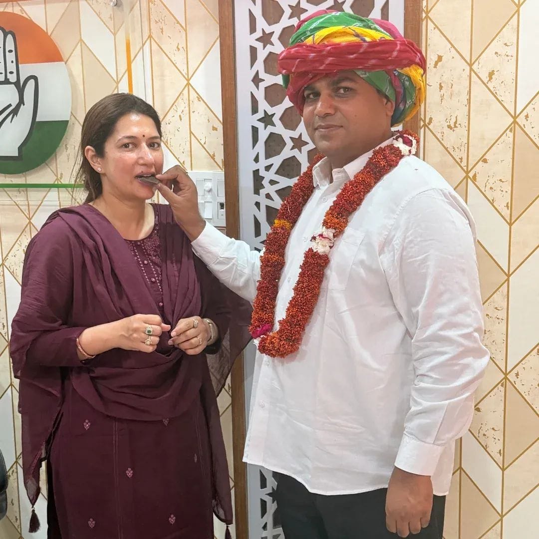 RakeshKhandela's tweet photo. चौमूँ विधानसभा के यूथ कांग्रेस के महासचिव, अजीज मित्र भाई @KrishanKumarIYC  जी को जन्मदिवस की हार्दिक बधाई एवं शुभकामनाएँ। मैं ईश्वर से आपके उत्तम स्वास्थ्य एवं दीर्घायु होने की कामना करता हूँ।
@drshikhameel
#HappyBirthday 🎂 https://t.co/r8KMts5IjZ