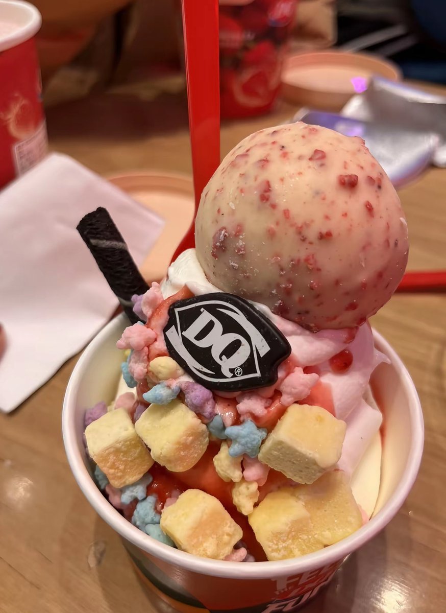wangjie27's tweet photo. Summer and ice cream are the best partners.😋 https://t.co/MgzyepUJze