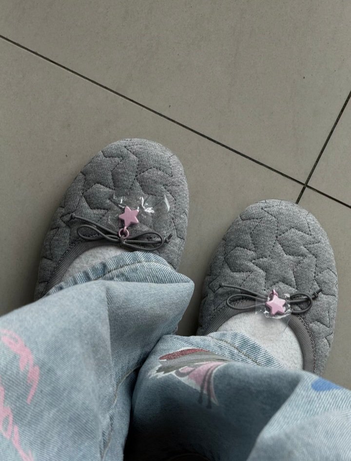 cheirlotte's tweet photo. INI LUCUU BANGET PLIS

langsung naksir sama ballet flat motif stars ini, detailnya gemess banget https://t.co/RNrWwOsYuH