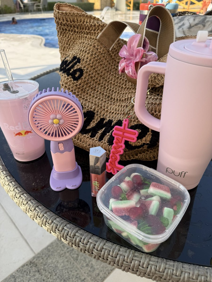 uxov7's tweet photo. 🏖️🏊🏻‍♀️☀️ https://t.co/7Cp4qlp97n
