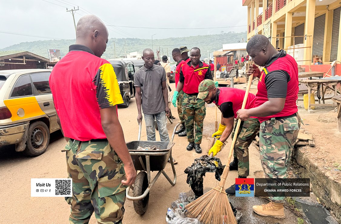 GhArmedForces's tweet photo. Every piece of litter picked up, every street cleaned, every gutter desilted and every volunteer who shows up is helping build a cleaner, and healthier Ghana. Change begins with action. Together let's make a difference. https://t.co/LDMO0ISZAk