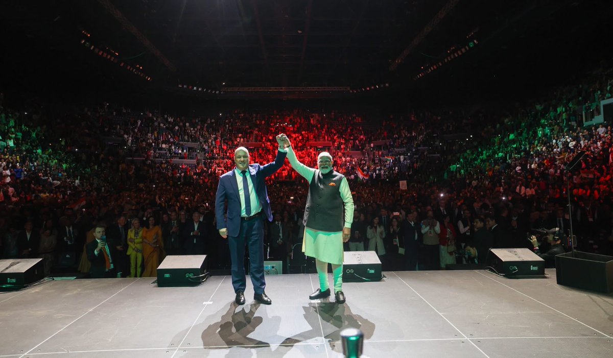 joharashwin's tweet photo. Thank you Auckland …..and congratulations to our Indian community of Newzealand for putting a lifetime show during the reception of Hon. Prime Minister Sh. Narendra Modi ji.

Simply amazing 

Thanks to Kia ora Modi team @narendramodi @PMOIndia @KiaoraModi https://t.co/S5vD1T8024