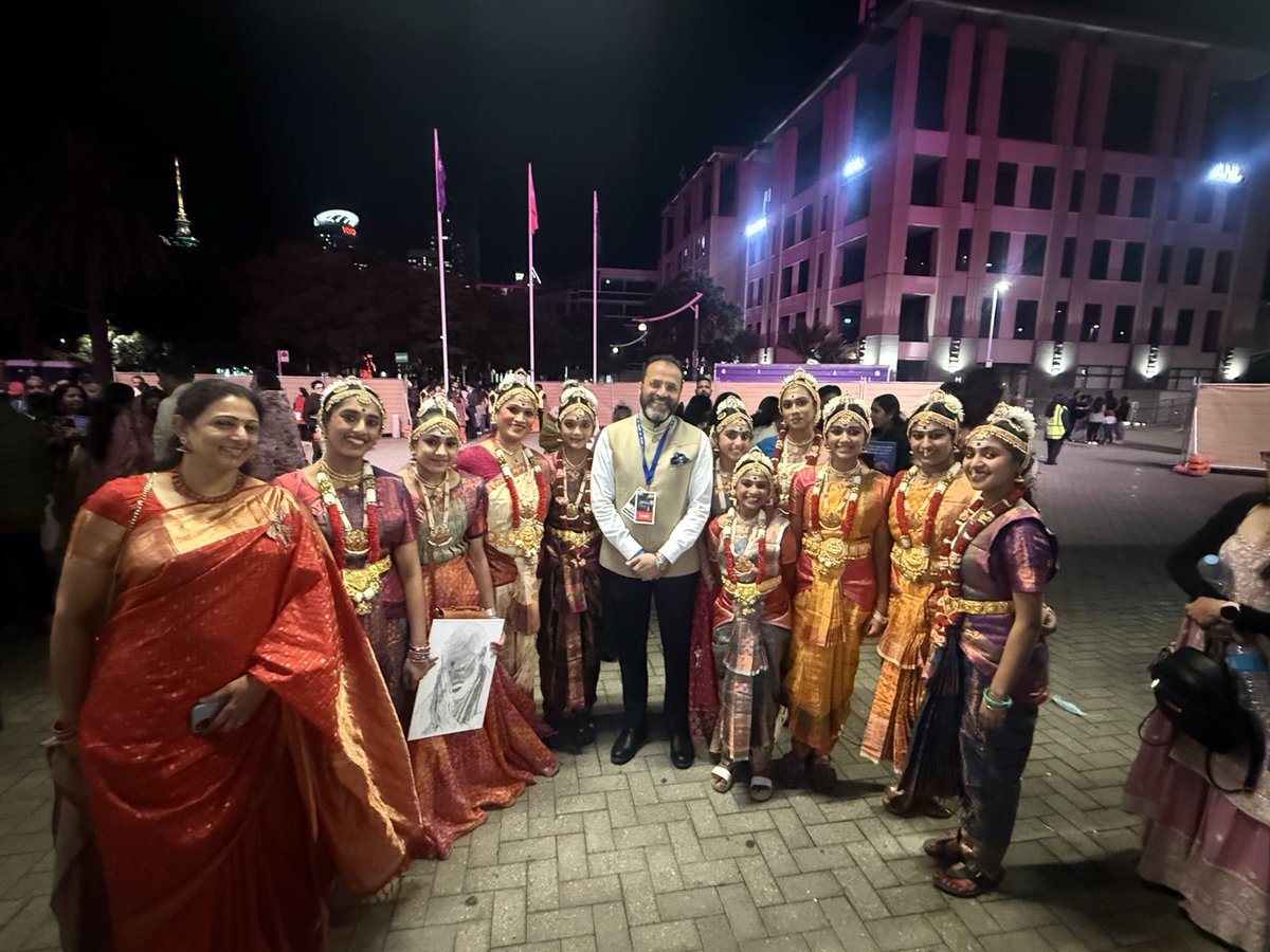 joharashwin's tweet photo. Thank you Auckland …..and congratulations to our Indian community of Newzealand for putting a lifetime show during the reception of Hon. Prime Minister Sh. Narendra Modi ji.

Simply amazing 

Thanks to Kia ora Modi team @narendramodi @PMOIndia @KiaoraModi https://t.co/S5vD1T8024