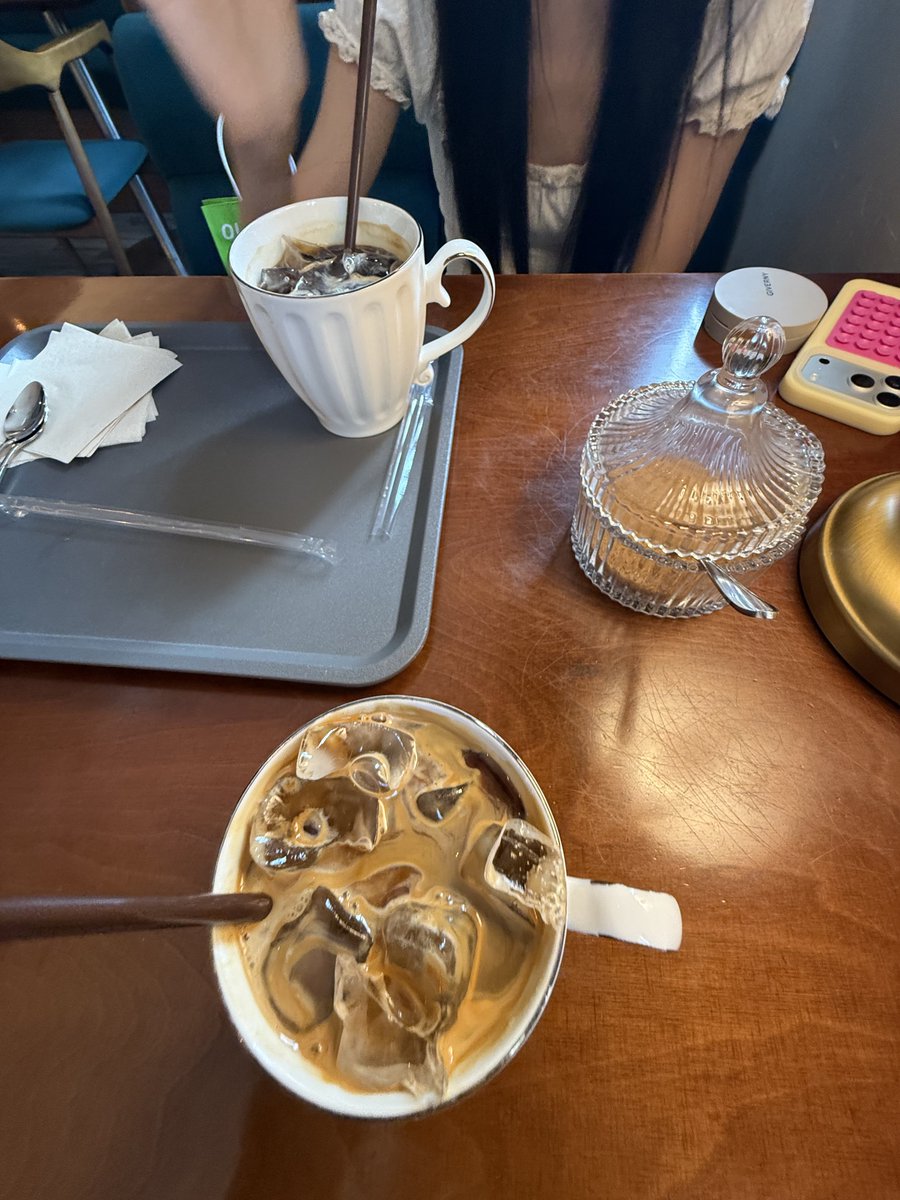 bbangjoang's tweet photo. #르미밥일기 260711♬

아침 윤달 발로나초코번삼각이&amp;쿠앤크초코송이삼각이+얼그레이티

점심 플랫화이트

저녁 버섯샤브샤브 https://t.co/ies57VCK8p