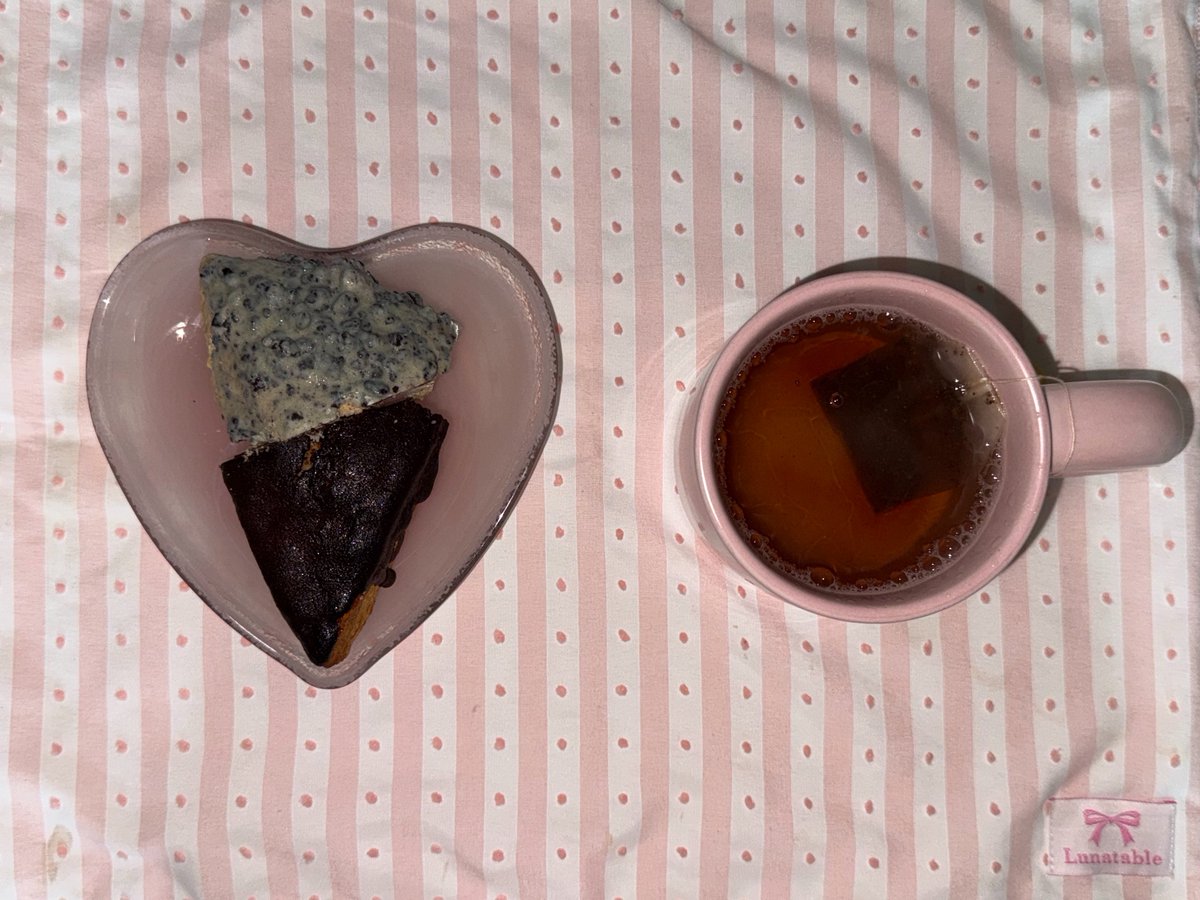 bbangjoang's tweet photo. #르미밥일기 260711♬

아침 윤달 발로나초코번삼각이&amp;쿠앤크초코송이삼각이+얼그레이티

점심 플랫화이트

저녁 버섯샤브샤브 https://t.co/ies57VCK8p