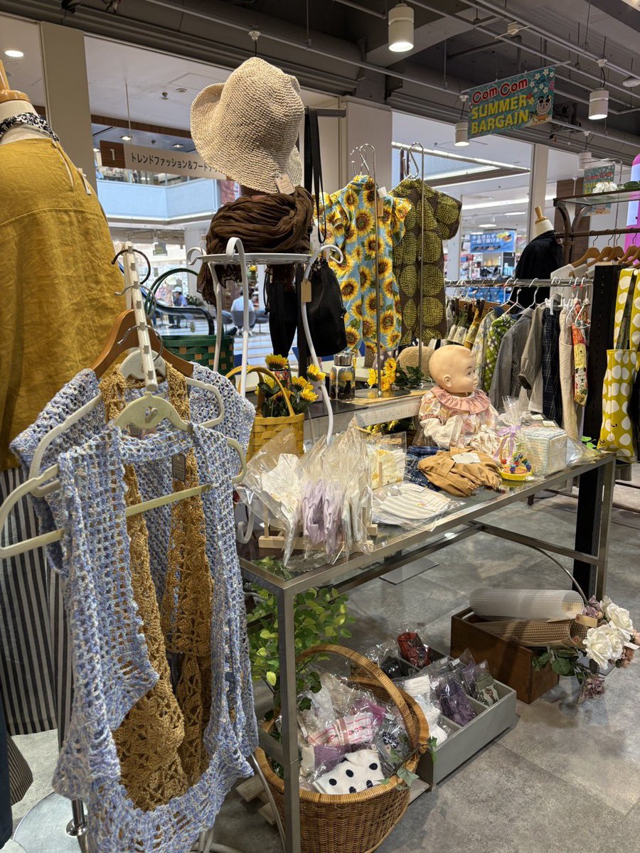 AYAS_Aclo's tweet photo. こんばんは🌇A-closetです。
店頭を涼しげな服でまとめてみました！
普段使いから夏祭りなど、活躍間違いなし！#足利 #ハンドメイド作品 #服飾作家募集中 https://t.co/K8zZYass1s