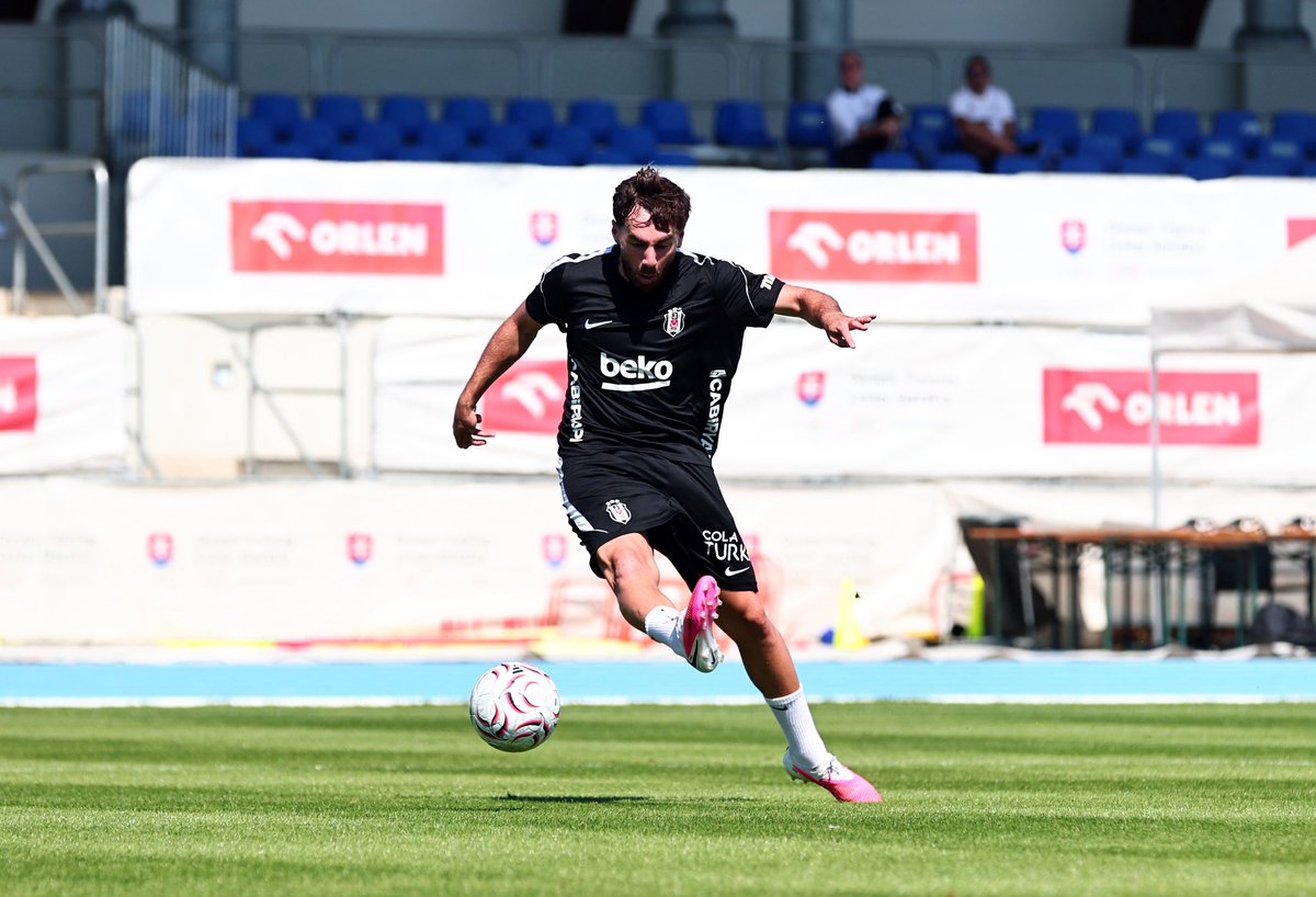 Besiktas's tweet photo. Hazırlıklarımız devam ediyor. 🦅 https://t.co/XY5vG3TVnm