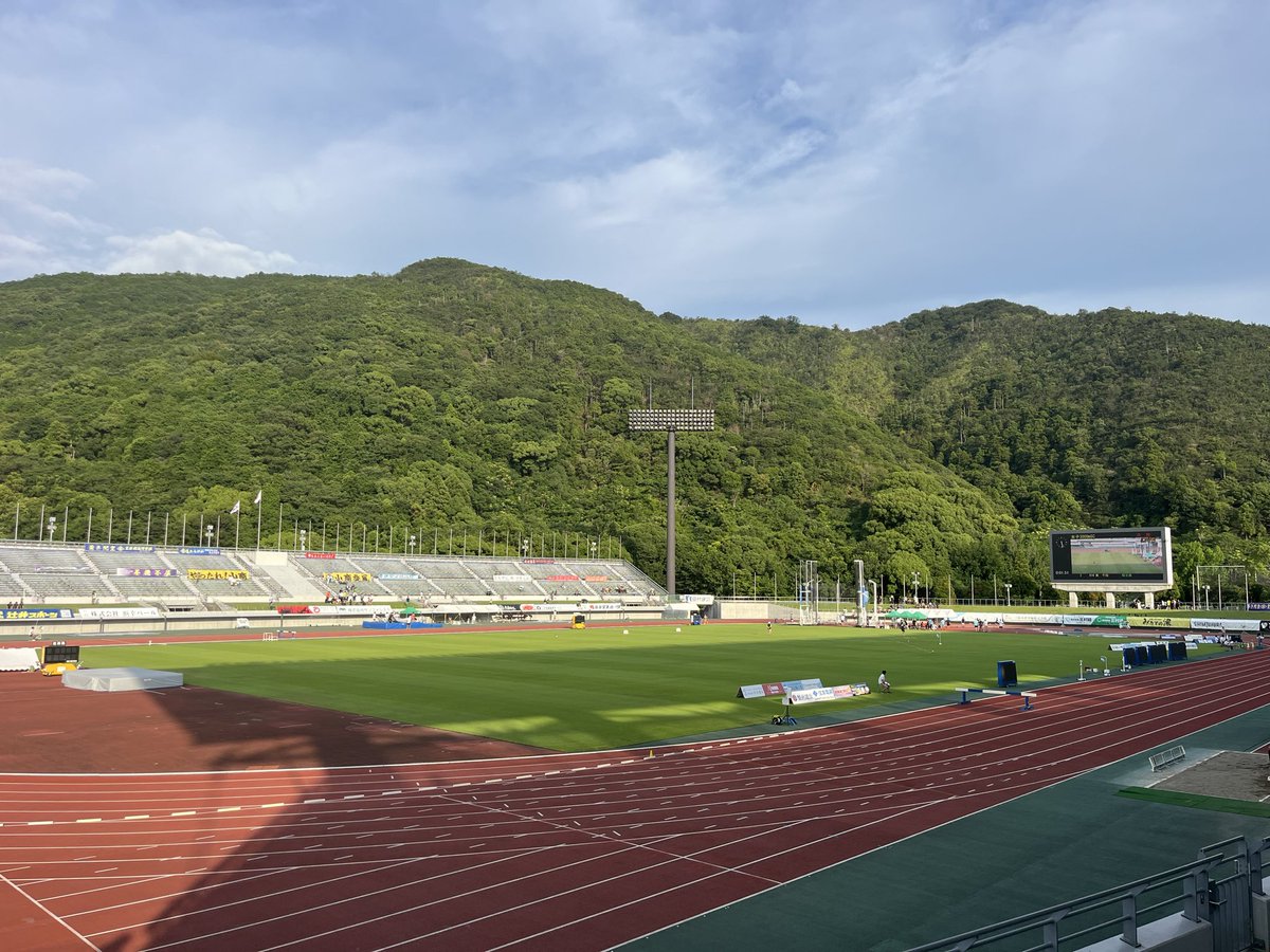miyarun's tweet photo. 三重県選手権5000m 15'08"21   9位

後ろの集団から前の5位集団追っていったけど、追いかけるのに力使ってしまいラスト切り替えれず9位

前の集団(キロ3切るペース)で勝負出来る力付けないと、記録もこれ以上望めないと感じた試合でした

１回土台作り直して秋に5000mまたトライしたい…！ https://t.co/3MGGbig2Et
