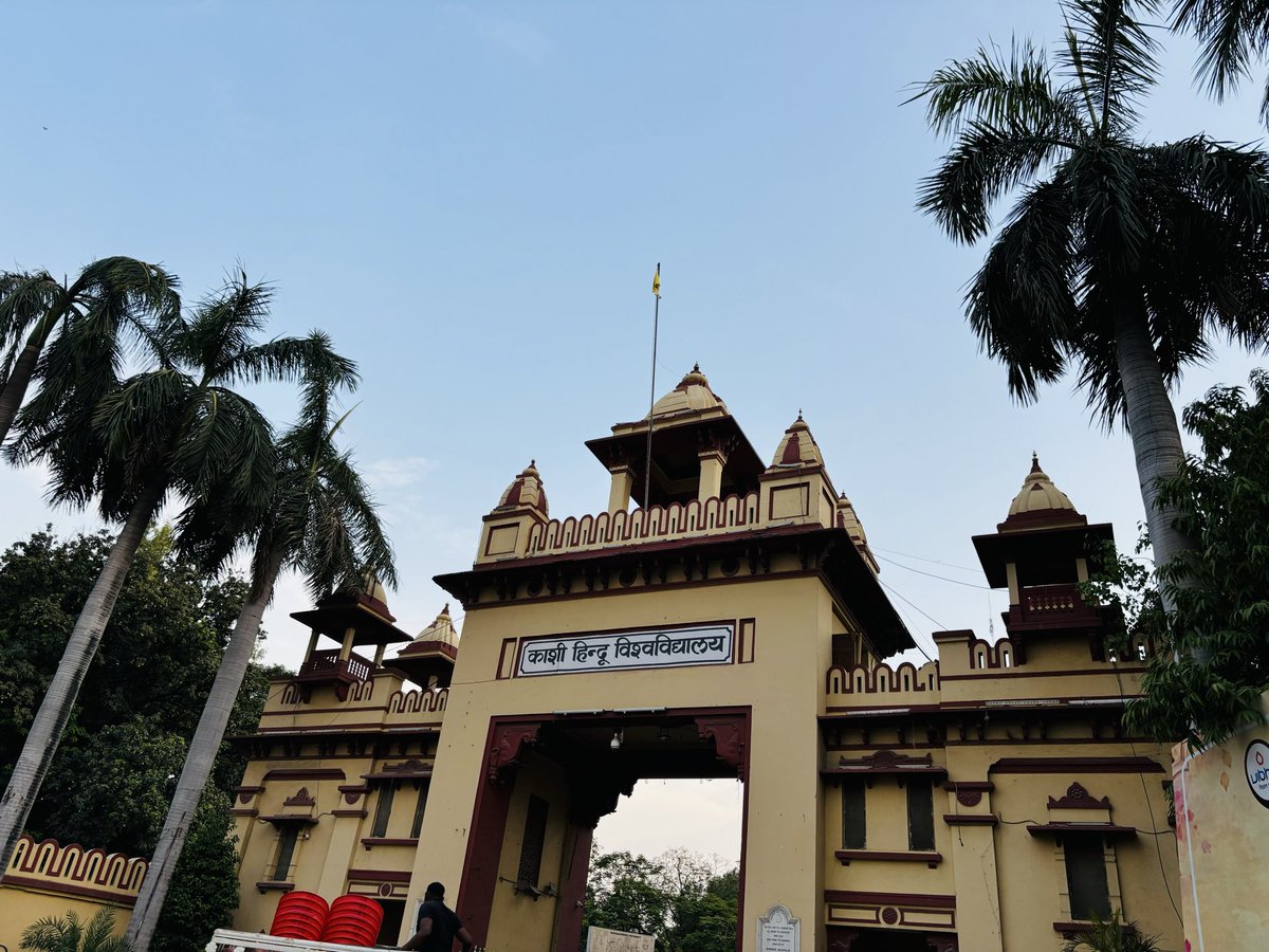 PalakD15's tweet photo. #IndiabeforeMughals

Pt. Madan Mohan Malviya 🙇‍♀️🛕
The marvel of patriotism, love for motherland, love for Bharat 🇮🇳 

Immense bows to safeguarding the future of the nation

#madanmohanmalviya #bhu #benarashinduuniversity https://t.co/yAiZLvc86r