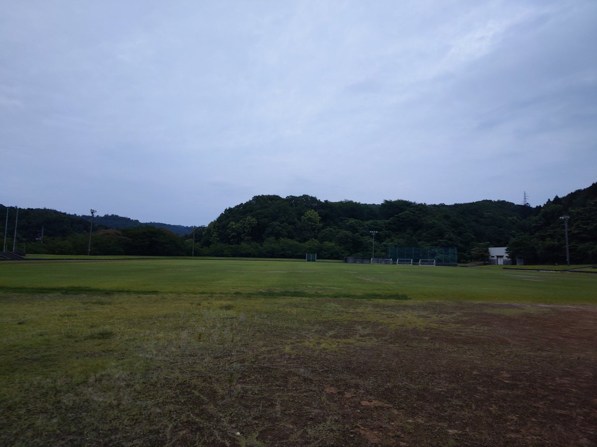 Rouasasuke1's tweet photo. 来週の県権の陸練終了。
この大会はまさか隣の国
韓国が出場する。
韓国の選手と会ったら
あのスペちゃんが言っていた
『レ　ヴィットォア　エタモア』韓国語(ようこそ日本)
握手してみたいと思います。
待ってろ！韓国人よ。 https://t.co/Fo9QIILSxD