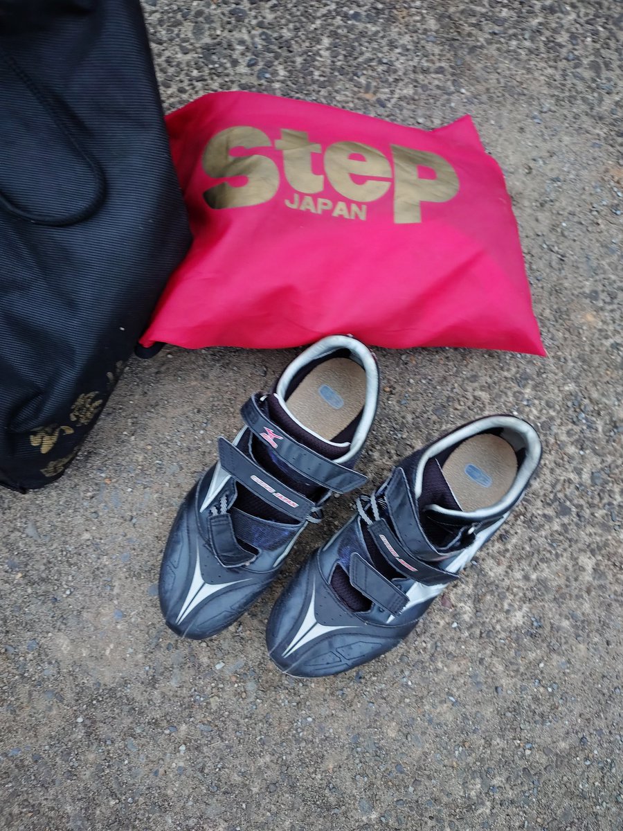 Rouasasuke1's tweet photo. 来週の県権の陸練終了。
この大会はまさか隣の国
韓国が出場する。
韓国の選手と会ったら
あのスペちゃんが言っていた
『レ　ヴィットォア　エタモア』韓国語(ようこそ日本)
握手してみたいと思います。
待ってろ！韓国人よ。 https://t.co/Fo9QIILSxD