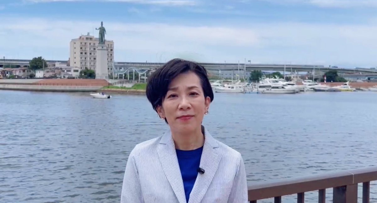 Yamamotokanae's tweet photo. 昨日、皇室典範等改正案が衆議院で可決されました。中道改革連合は、本法案に賛成いたしました。

国民の皆様の中には、「なぜ賛成したのか」「安定的な皇位継承について、どのように考えているのか」など、さまざまな疑問やご意見をお持ちの方もいらっしゃることと存じます。

まず申し上げたいのは、今回の法改正は、減少する皇族数を確保することを目的としたものであり、安定的な皇位継承の在り方そのものについて結論を出すものではないということです。

女性皇族がご結婚後も皇族の身分を保持していただける制度などを整え、将来にわたって皇室の活動をお支えしていただくためには、皇族数の確保は喫緊の課題であります。

一方で、安定的な皇位継承の在り方につきましては、引き続き立法府として責任ある議論を重ねていく必要があると考えております。

私どもは、本法案への賛成に当たり、昨日の質疑を通じて、今後の議論の土台となる重要な点を確認いたしました。

それは、旧宮家出身者が養子縁組により皇族となられた場合、その子孫につきましては、現行の皇室典範を前提に整理すれば皇位継承資格を有することになるとの理解が成り立つ一方で、それはあくまで現行制度を前提とした整理であり、今回の法改正によって、その在り方まで決定したものではないという点です。

だからこそ私どもは、その取扱いについて速やかに検討を行い、必要があると認められる場合には必要な措置を講ずることを付帯決議に明記するよう求めました。

修正には至りませんでしたが、昨日の質疑では、橘衆議院法制局特別参与から、私どもが求めた趣旨は現在の付帯決議で十分読み込むことができるとの答弁をいただきました。また、官房長官からも、その趣旨を尊重して対応すべきことは当然であるとの答弁がございました。

これらの答弁をいただけたことは、今後、安定的な皇位継承に向けた検討を進めていく上で、大変重要な確認であったと受け止めております。

これからは、安定的な皇位継承を確保するための方策について、女性天皇の是非も含め、立法府が責任を持って速やかに議論を進めていかなければならないと考えております。

皇室制度は、我が国の根幹に関わる極めて重要な制度です。だからこそ、静謐な環境の下で、国民の皆様のご理解とご信頼を得ながら、丁寧に議論を積み重ねていくことが何よりも大切であると考えております。

私も立法府の一員として、国民の皆様の総意を大切にしながら、安定的な皇位継承の実現に向け、誠実に、責任ある議論を尽くしてまいる所存です。

#堺旧港にて