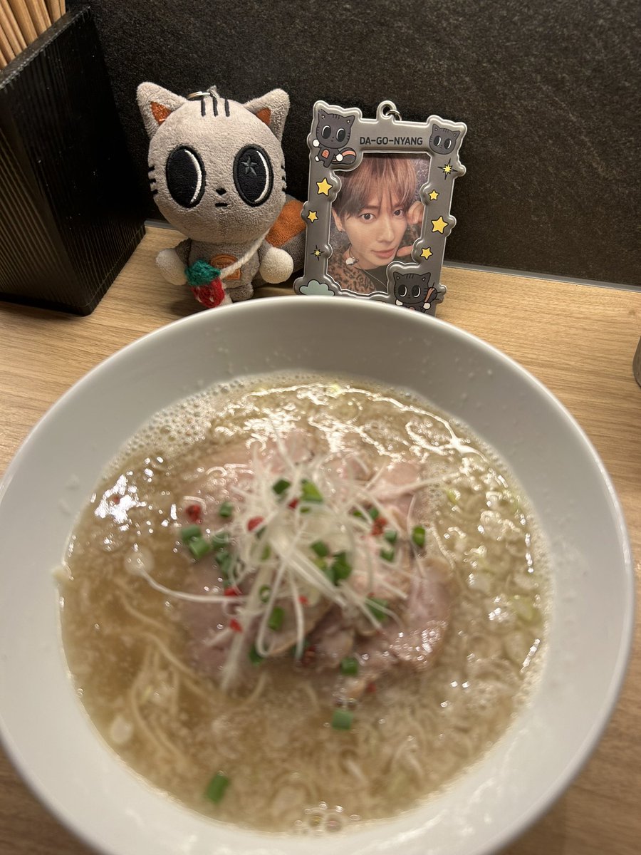 moatxt_0205's tweet photo. 今日はお休みだからトゥバちゃんがめざましで食べにきてたラーメン🍜
テヒョンくんと同じ塩ラーメンにした！
とても美味しかったよー🥺 https://t.co/We6DAr5nSE
