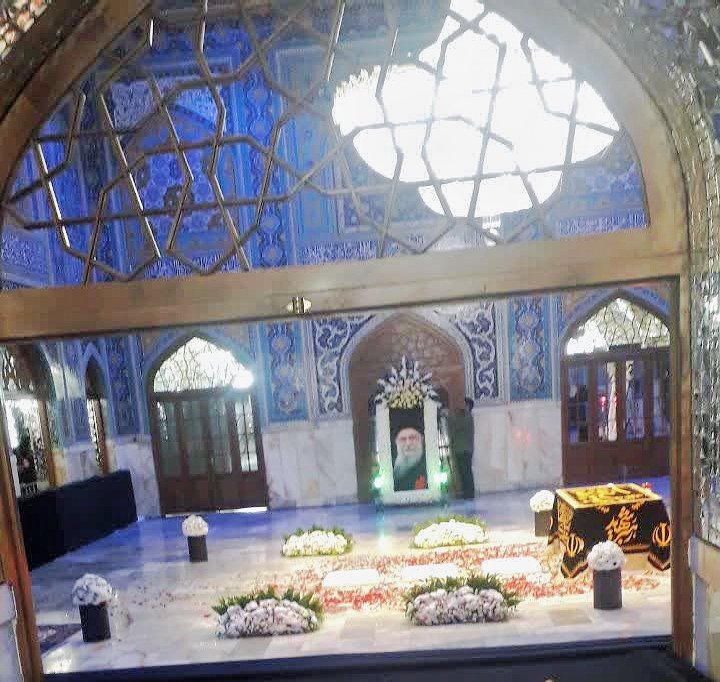 Saeed1532778's tweet photo. تو رفتی، اما رفتنت شبیه تمام شدن نبود… بیشتر شبیه آغاز یک دلتنگی طولانی بود. تو برای ما فقط یک نام یا یک مسئولیت نبودی بلکه تصویر روشنی از ایمان در عمل بودی. https://t.co/q22iPdHb64