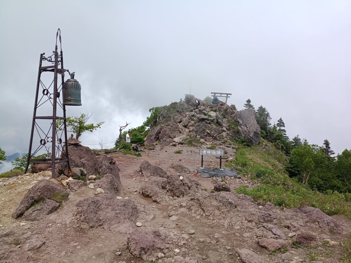 0235S's tweet photo. 今日は日光男体山でした⛰️
山頂は涼しかったですが、中禅寺湖はほぼ見えず😭
虚無が広がってました。
昼飯はコンビニマフィンにサラダチキンとチーズ二枚を足してハムタマゴマフィンDX！ https://t.co/GyQWtPZBPS
