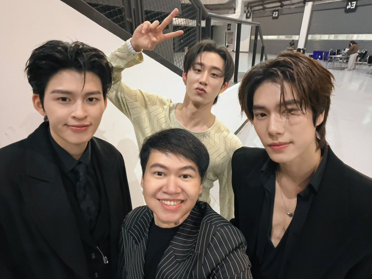 appch__'s tweet photo. น่ารักมากกก คุณโมกข์ไปหาคุณธีร์คุณพีชด้วยยยย 🥹🥹🥹🥹🤏🏻🤏🏻

#PeachAndMeSeriesEP1 
#est_rvp #PondPhuwin https://t.co/g1jDyTKLp0