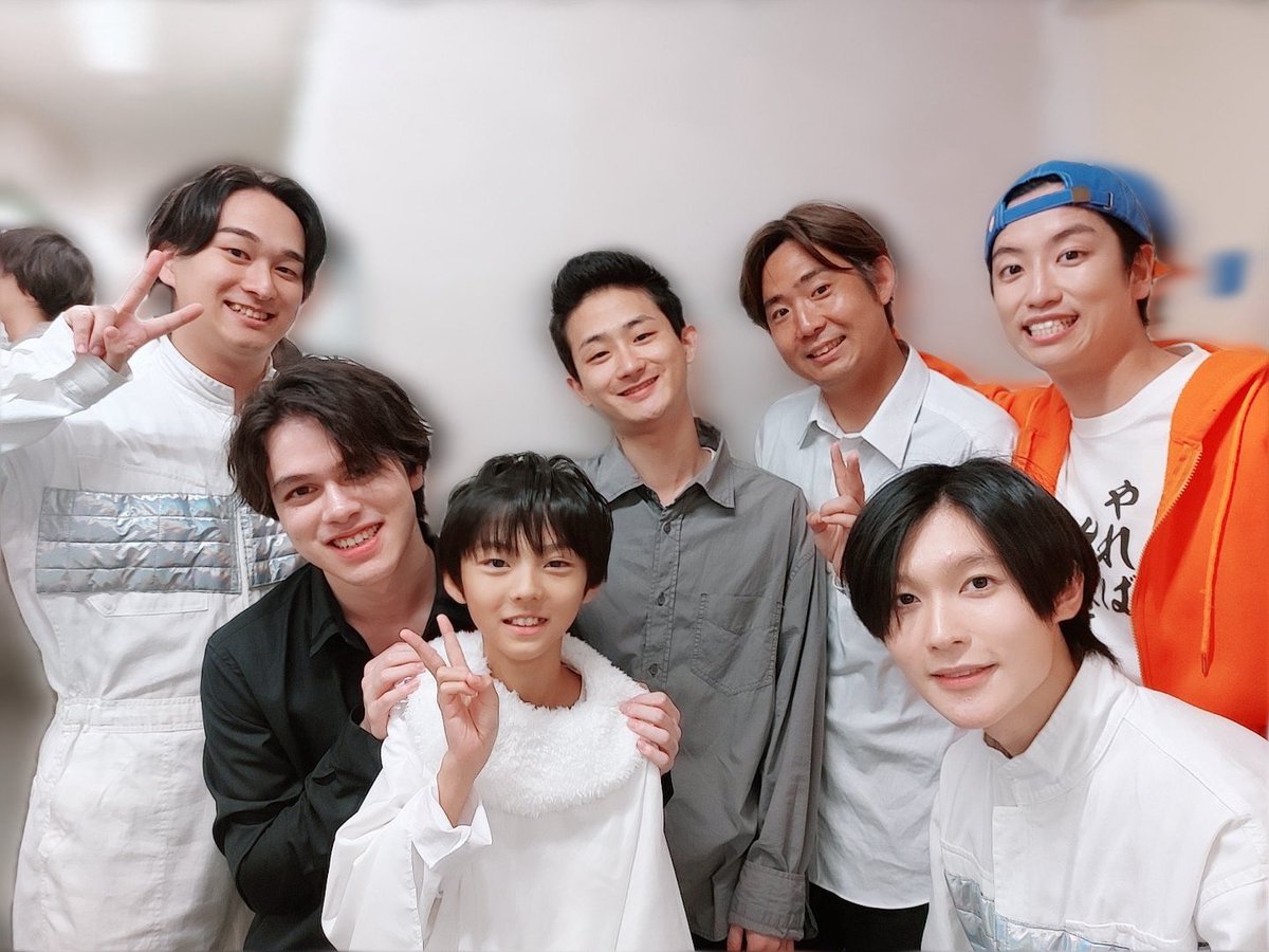 yu_04uki's tweet photo. #劇団山本屋
#つぎはぎ2026 
『つぎはぎだらけのヒーローズ2026』

4日目、無事に幕が上がりました。

遂に明日で千穐楽です。
最終日、全てを出し切りたいと思います！

ご来場頂きありがとうございました。

写真は同じ楽屋の皆様とです。 https://t.co/iZA5ZduqTb