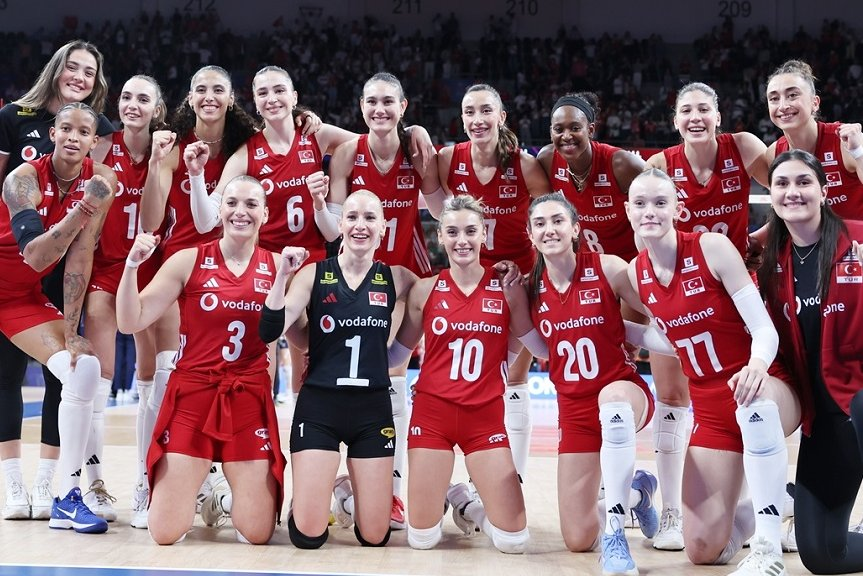 Temmzvolley's tweet photo. 🔥FİLENİN  SULTANLARI'NDAN  OSAKA'DA ÇOK ÖNEMLİ GALİBİYET

     🇹🇷TÜRKİYE  3 - 1  JAPONYA🇯🇵

#VNL2026 https://t.co/ZLxwtbg5WZ
