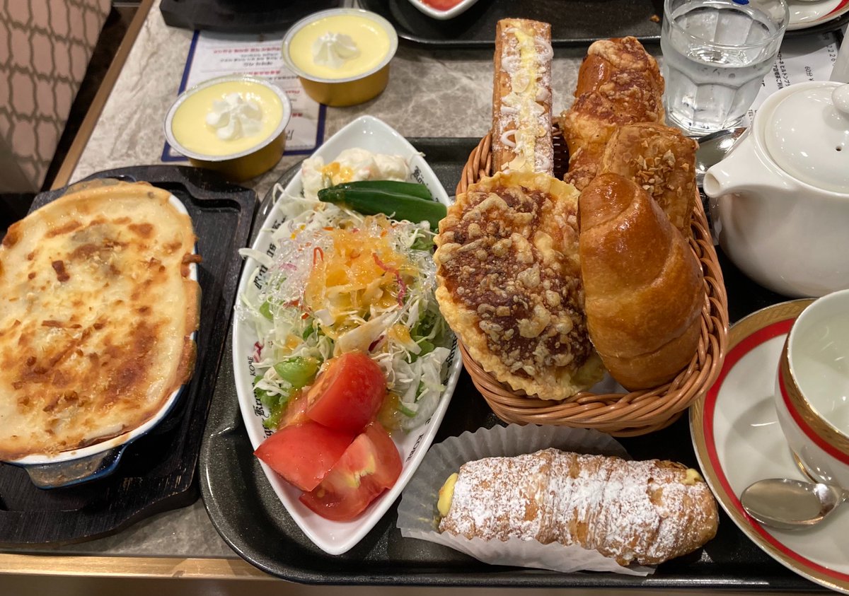 mito2gn's tweet photo. そしてこの前ケーニヒスクローネのパン食べ放題につれてってもらったよ🥐🍞
結構ボリュームすごくて思ったほど食べれなかったけど、おいしかったしめっちゃゆっくりできたし大大満足だった〜また行きたい♡ https://t.co/NNjBrGIFOB