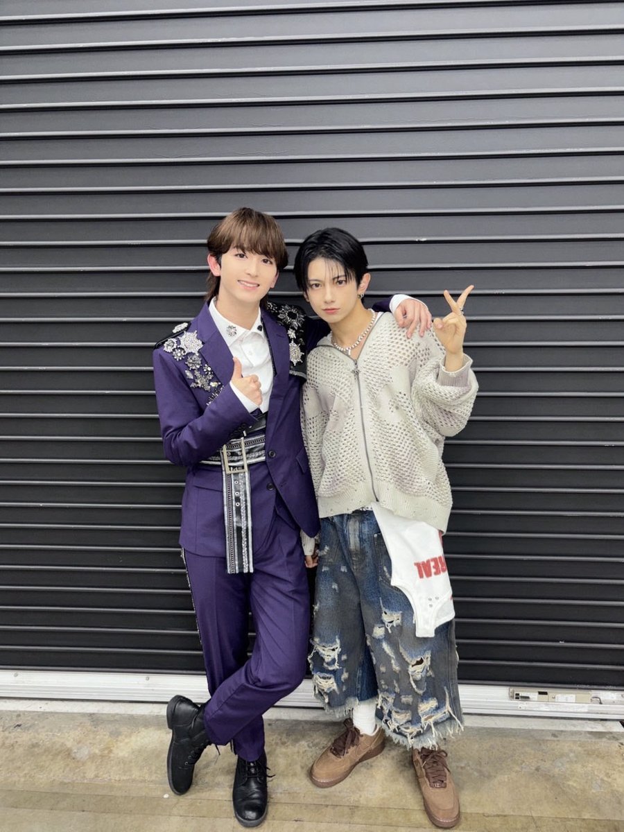 bmsg_trainee's tweet photo. ⸜ ✉️ #LETTER_FROM_KEI ✨ ⸝

BEAT AXに平日にも関わらず、見に来てくださり本当にありがとうございました！！🙌🏻
トップバッターのBMSG TRAINEE、いかがでしたか！
僕たちを初めて見てくださった方にも、何か心に残る瞬間を届けられていたら嬉しいです！🩵

いつも応援してくださっているみなさんの笑顔が見えた時は、本当に安心しました！
すっごく大きな声で応援してくださっているのが届いていて、たくさんパワーをもらえました！
いつも本当にありがとうございます😭🫶🏻
最高に温かいファンのみなさんに恵まれて幸せです！

そして写真は、Lienelのミロと！📸
王子様すぎて最高でしたね💜
実は、ミロは小学生の頃から一緒に芸能活動をしていた仲間です！半年前に何年かぶりの偶然の再会をして、小さい頃一緒に受けていたレッスンの話で盛り上がったり、今のお互いの活動について話して刺激をもらったりしていました。✌🏻
それからまさかこんなに早く共演できる日が来るとは☺️
小さい頃から一緒に頑張ってきた仲間と、Kアリーナという大きなステージで同じイベントに立てたことが感慨深いです🥲👏🏻
またステージで会える時は、もっとかっこよくなってるように頑張ります！💪🏻

「奇跡重なるように巡り会えたね僕ら」
（メロ・コレクションより）🫶🏻

#高岡ミロ #Lienel @Lienel_official 
#KEI #BMSGTRAINEE #BMSG