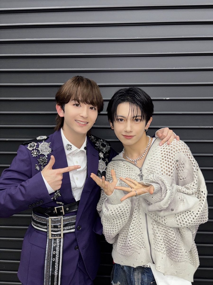 bmsg_trainee's tweet photo. ⸜ ✉️ #LETTER_FROM_KEI ✨ ⸝

BEAT AXに平日にも関わらず、見に来てくださり本当にありがとうございました！！🙌🏻
トップバッターのBMSG TRAINEE、いかがでしたか！
僕たちを初めて見てくださった方にも、何か心に残る瞬間を届けられていたら嬉しいです！🩵

いつも応援してくださっているみなさんの笑顔が見えた時は、本当に安心しました！
すっごく大きな声で応援してくださっているのが届いていて、たくさんパワーをもらえました！
いつも本当にありがとうございます😭🫶🏻
最高に温かいファンのみなさんに恵まれて幸せです！

そして写真は、Lienelのミロと！📸
王子様すぎて最高でしたね💜
実は、ミロは小学生の頃から一緒に芸能活動をしていた仲間です！半年前に何年かぶりの偶然の再会をして、小さい頃一緒に受けていたレッスンの話で盛り上がったり、今のお互いの活動について話して刺激をもらったりしていました。✌🏻
それからまさかこんなに早く共演できる日が来るとは☺️
小さい頃から一緒に頑張ってきた仲間と、Kアリーナという大きなステージで同じイベントに立てたことが感慨深いです🥲👏🏻
またステージで会える時は、もっとかっこよくなってるように頑張ります！💪🏻

「奇跡重なるように巡り会えたね僕ら」
（メロ・コレクションより）🫶🏻

#高岡ミロ #Lienel @Lienel_official 
#KEI #BMSGTRAINEE #BMSG