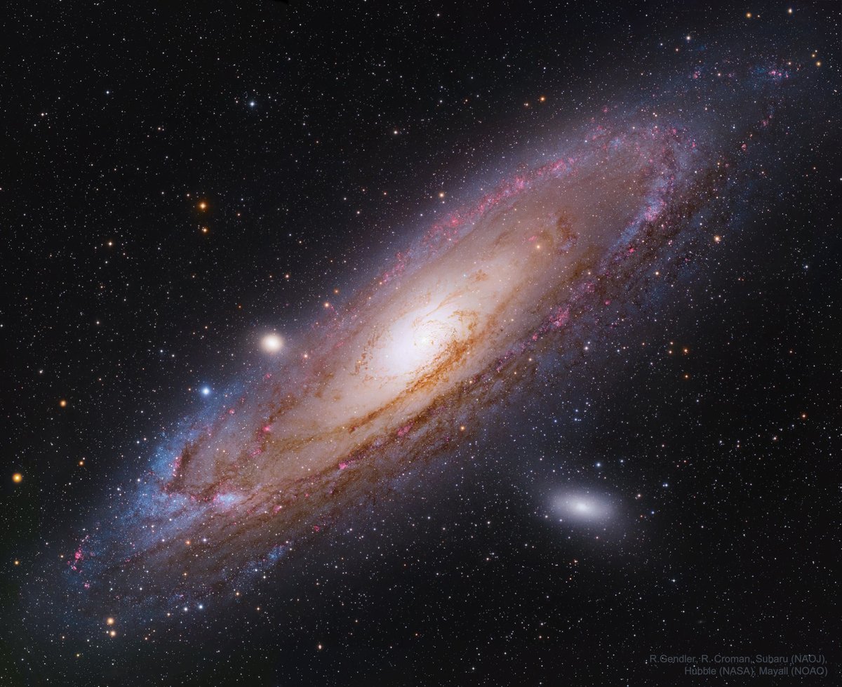 alex_riveiro's tweet photo. La galaxia de Andrómeda es el objeto más lejano que podemos ver a simple vista, a 2,5 millones de años luz de la Vía Láctea. Es alrededor del doble de grande que la Vía Láctea (mide 200 000 años luz) y se calcula que tiene 1 billón de estrellas. En unos 5000 millones de años, chocará con nuestra galaxia. #FelizSabado