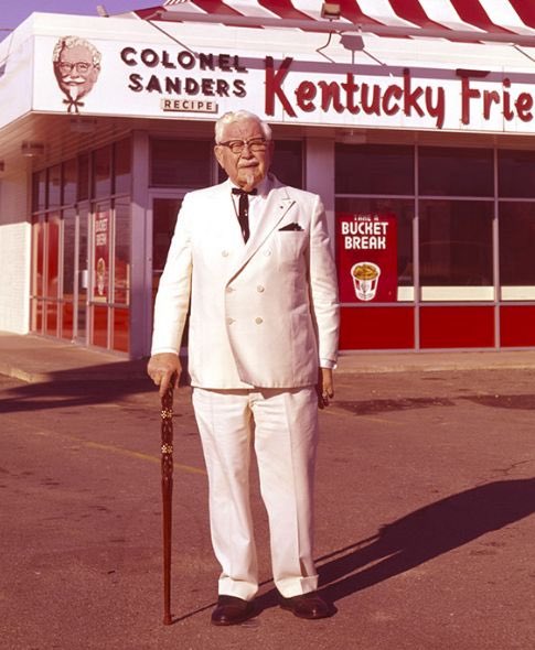 joshpearson180's tweet photo. Gone to Wimbledon dressed as the Colonel, fair play https://t.co/2KZdxGfGAH