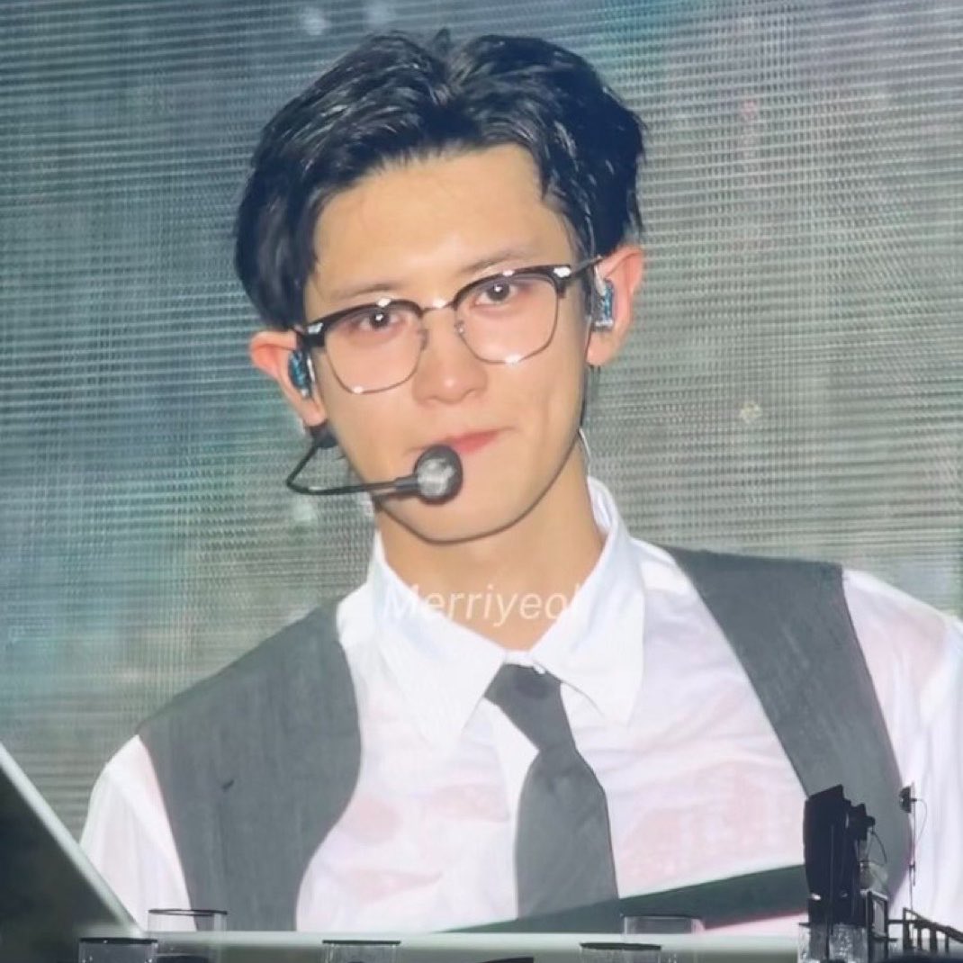 PCY_BASE's tweet photo. HOLY FACE ECONOMY 

#EXhOrizon_in_Tokyo
#CHANYEOL #찬열 https://t.co/khuArzuBO8