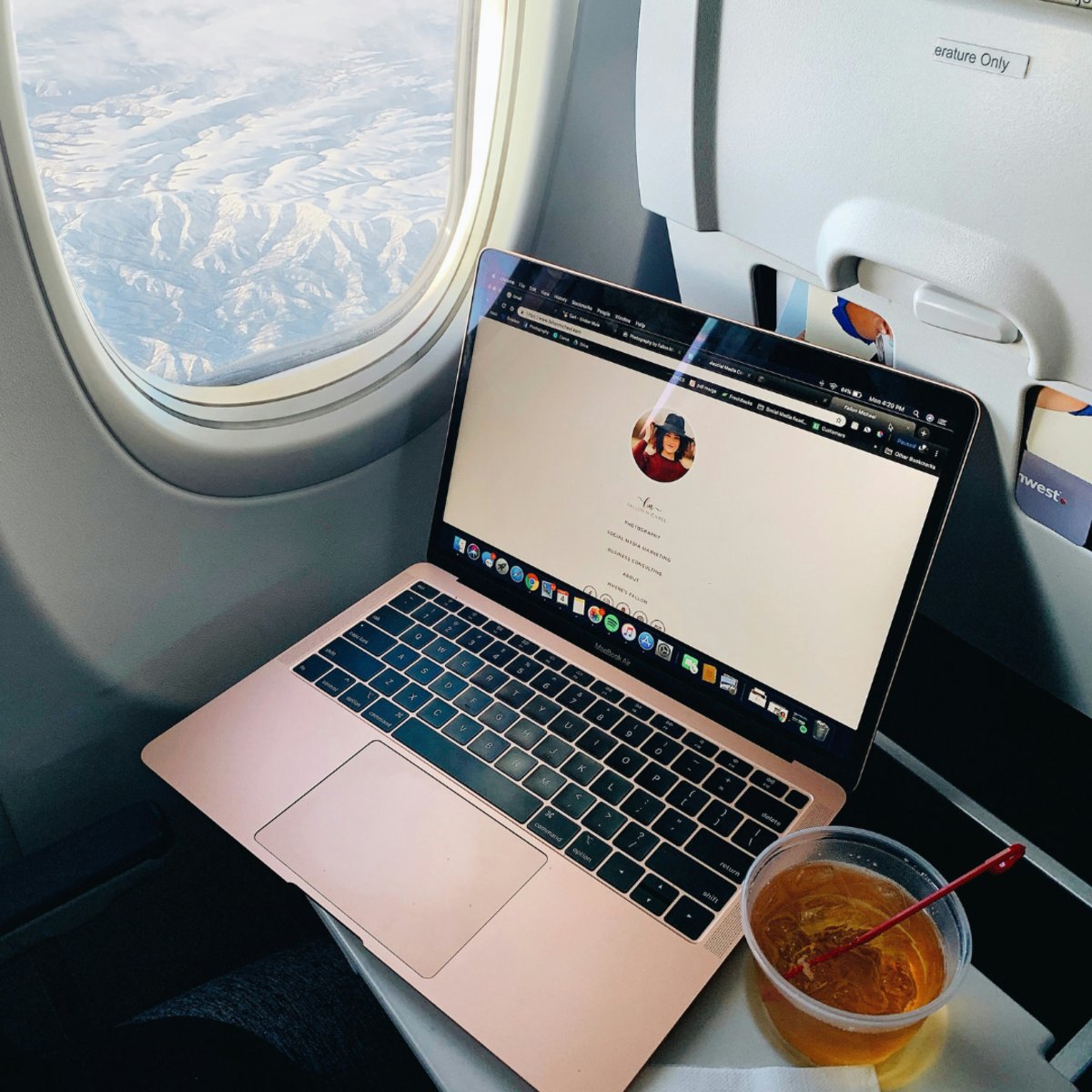 HamptonInnNOLA's tweet photo. Do your work on your flights so you can truly focus on relaxing at Louisiana 😊 #travel #flights https://t.co/yhqTQIpZN2