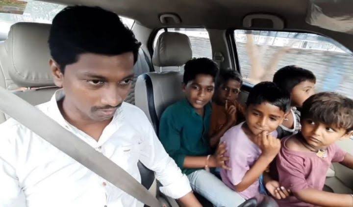 dmk_youthwing's tweet photo. Nowadays, whenever TVKians meet the press!

தலைவன் வழியில்… ஓட்டமெடுக்கும் மாண்புமிகுகள்! https://t.co/qXzeYVANIf